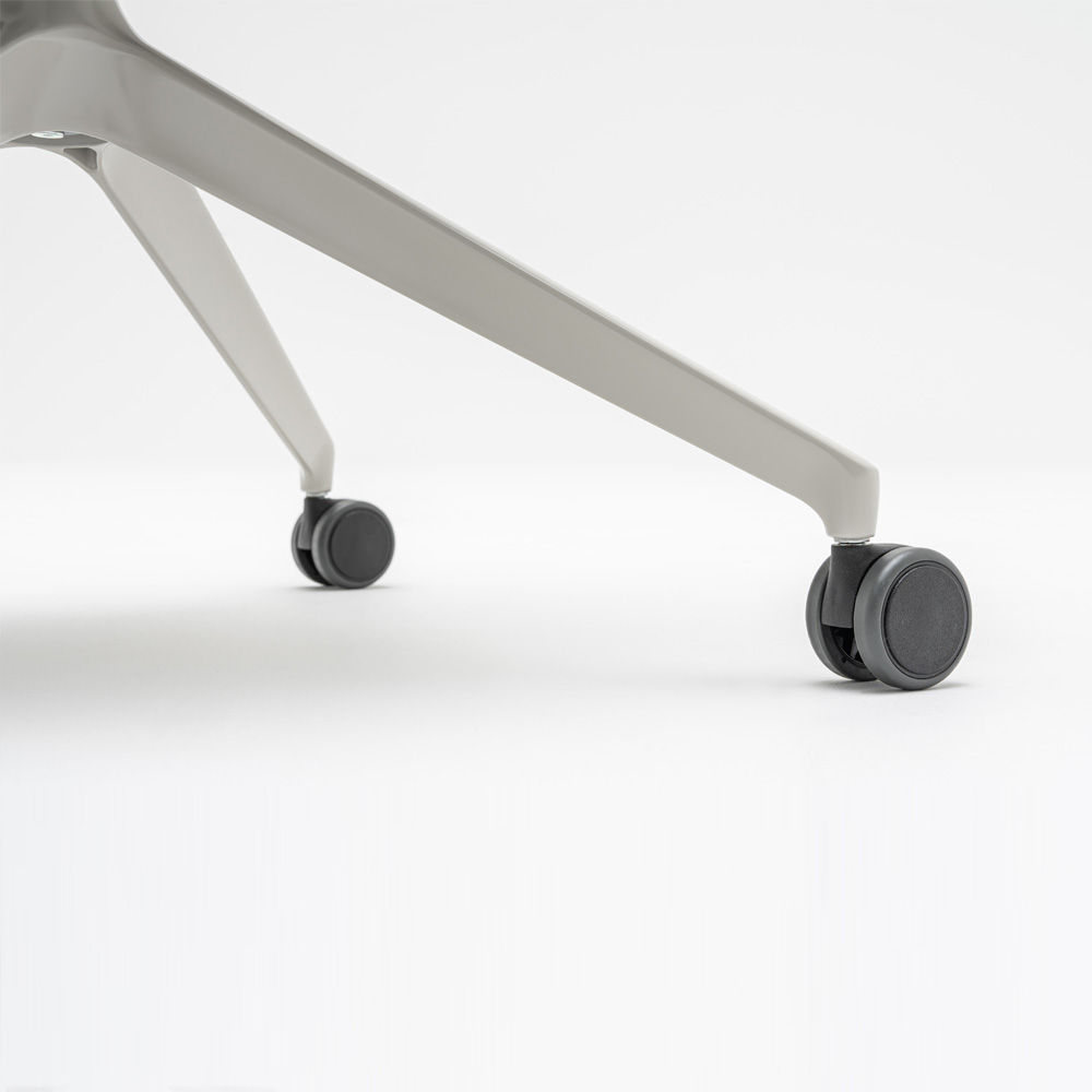 MDD_Ulti_verhoiltu_pyörivä_neuvottelutuoli_asiakastuoli_ristikkojalka_pyörillä_07 - Edella MDD Ulti Chair tuoli ristikkojalka pyörillä
