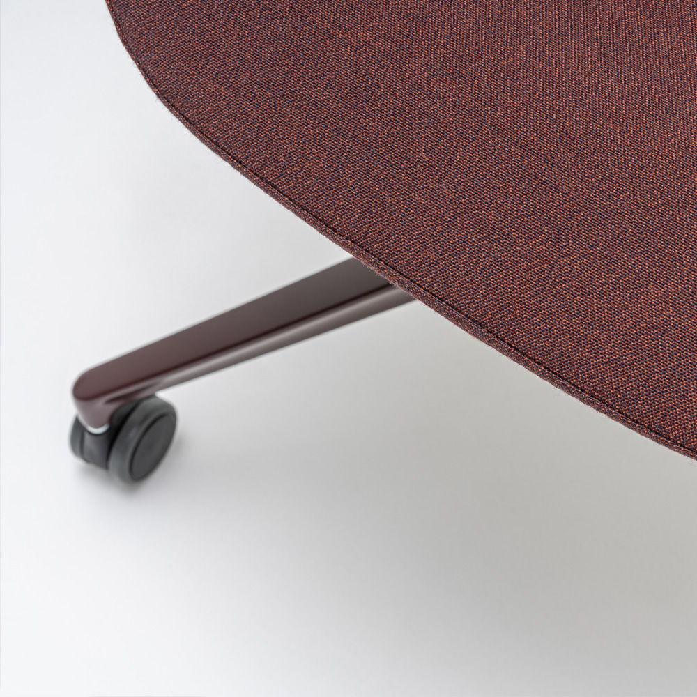 MDD_Ultra_verhoiltu_neuvottelutuoli_asiakastuoli_ristikkojalka_pyörillä_07 - Edella MDD Ultra Chair tuoli ristikkojalka pyörillä