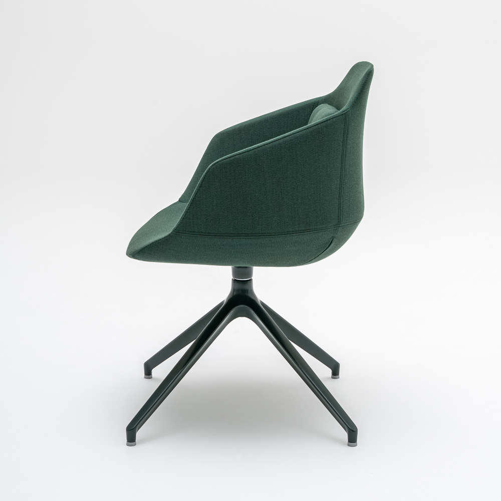MDD_Ultra_verhoiltu_ravintolatuoli_neuvottelutuoli_asiakastuoli_ristikkojalka_03 - Edella MDD Ultra Chair tuoli ristikkojalalla