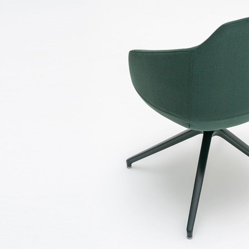 MDD_Ultra_verhoiltu_ravintolatuoli_neuvottelutuoli_asiakastuoli_ristikkojalka_06 - Edella MDD Ultra Chair tuoli ristikkojalalla