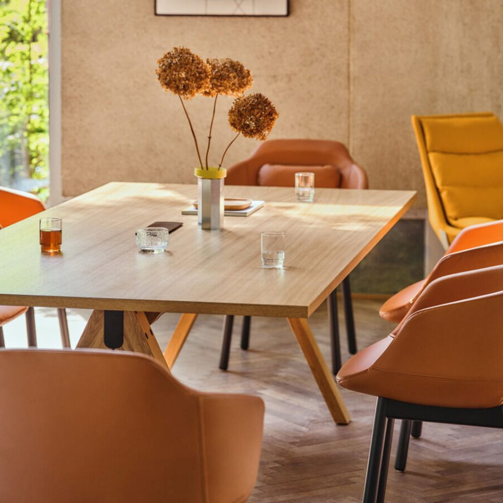 MDD_Viga_neuvottelupöytä_kokouspöytä_tammi_kannella_jaloilla_19 - Edella MDD Viga Dining Table ruokapöytä