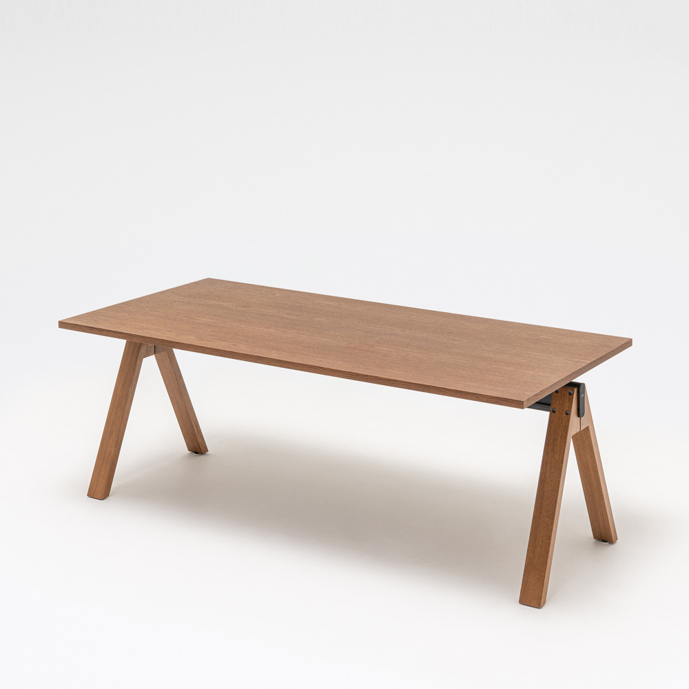 MDD_Viga_työpöytä_toimistopöytä_puukannella_pukkijaloilla_02 - Edella MDD Viga Desk työpöytä / neuvottelupöytä