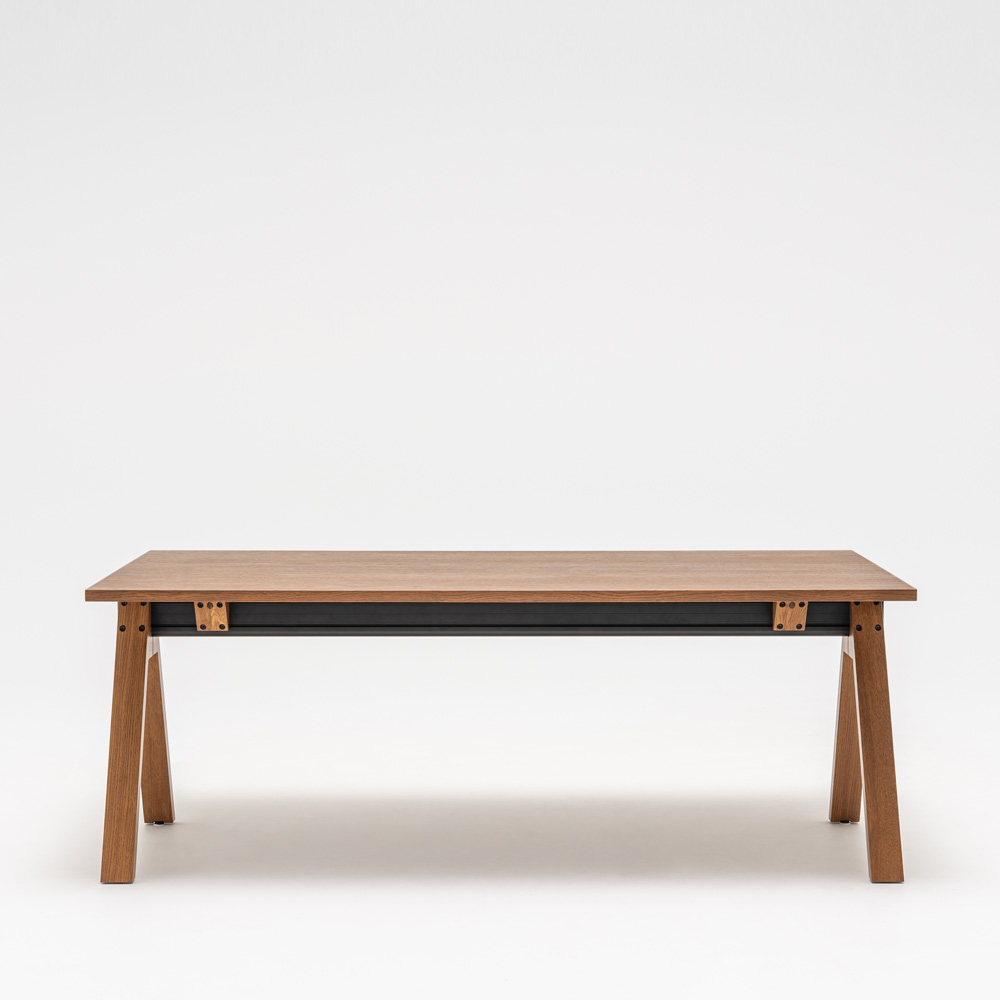 MDD_Viga_työpöytä_toimistopöytä_puukannella_pukkijaloilla_03 - Edella MDD Viga Desk työpöytä / neuvottelupöytä