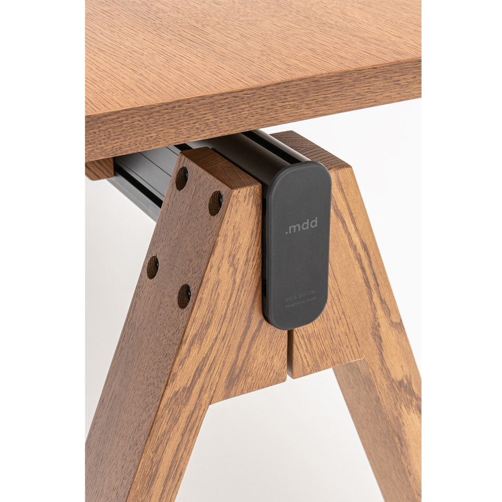 MDD_Viga_työpöytä_toimistopöytä_puukannella_pukkijaloilla_05 - Edella MDD Viga Desk työpöytä / neuvottelupöytä