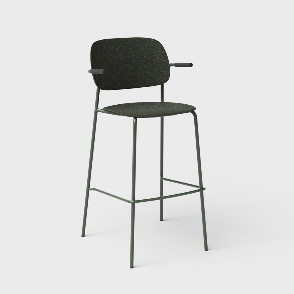 DeVorm_Hale_Bar_Stool_Armrests_Dark_green_korkea_baarituoli_01 - Edella De Vorm Hale PET Felt Bar Stool Armrests korkea baarituoli