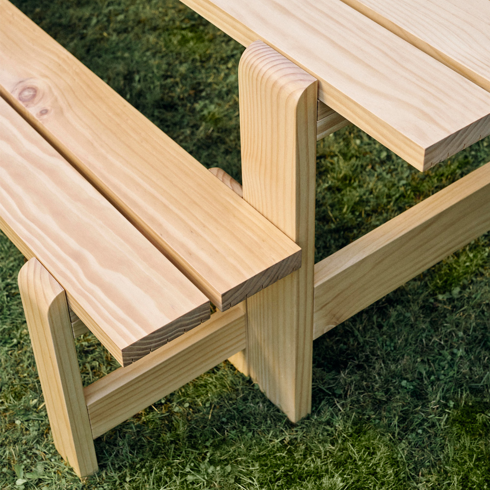 Hay_Weekday_Table_ulkopöytä_ruokapöytä_mänty_03 - Edella Hay Weekday Bench Table lacquered pinewood