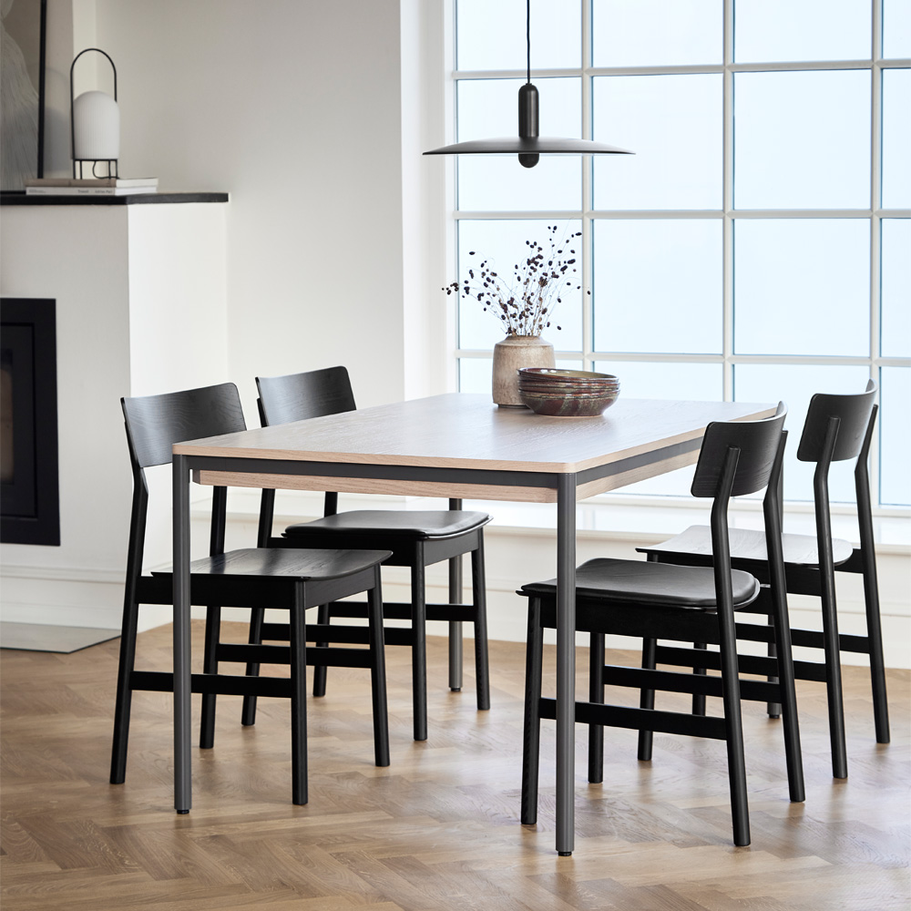 Woud_Pause_ravintolatuoli_puutuoli_musta_tammi_istuinpehmuste_04 - Edella Woud Pause Dining chair 2.0 W tuoli istuinpehmusteella