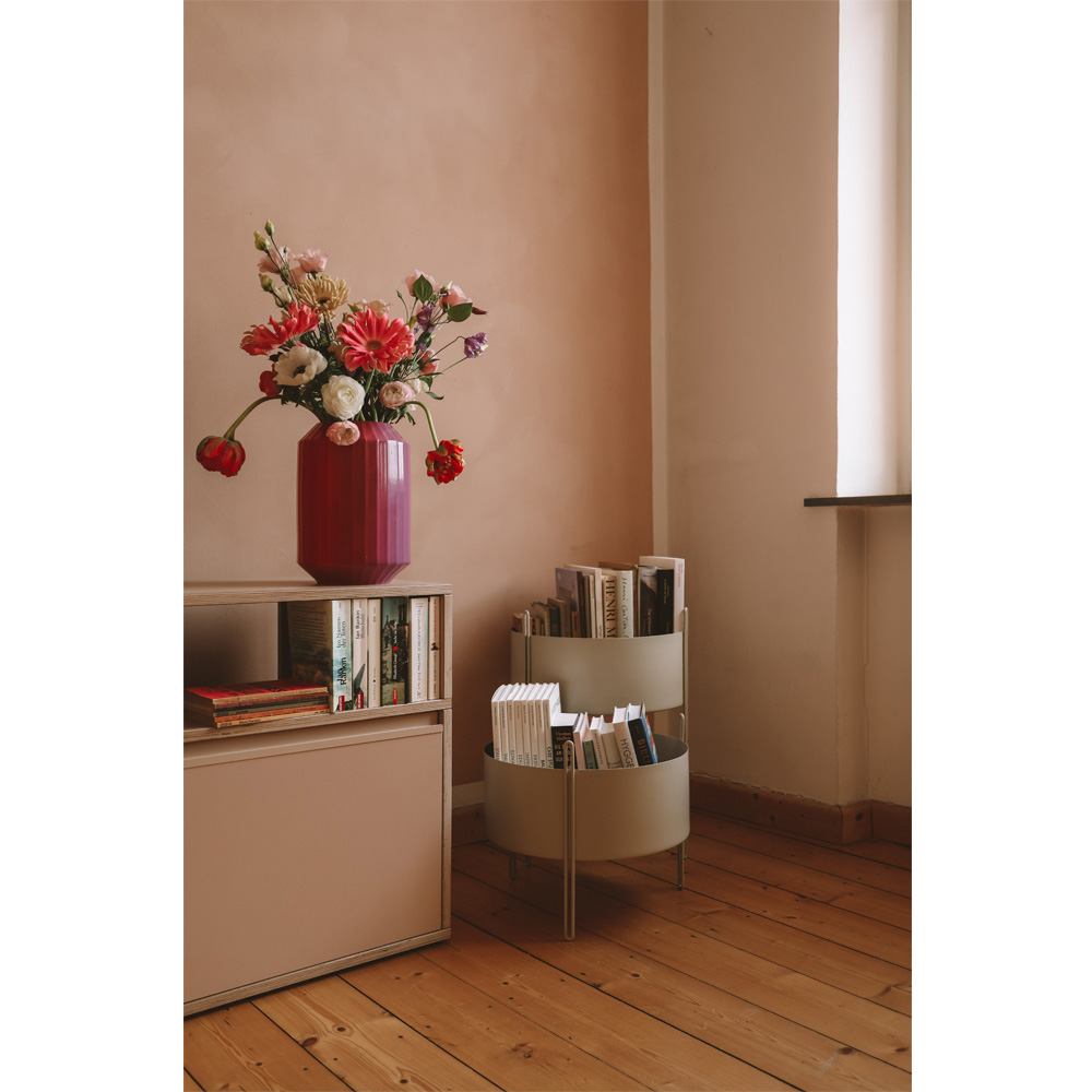 Woud_Pidestal_planter_medium_grey_kukkaruukku_kasviastia_sivupöytä_03 - Edella Woud Pidestall Planter Medium ruukku /sivupöytä
