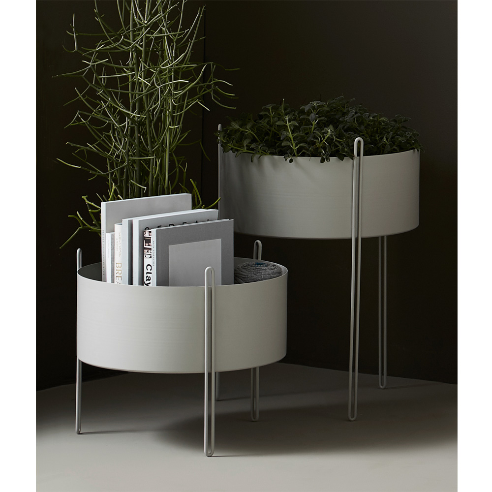 Woud_Pidestal_planter_medium_grey_kukkaruukku_kasviastia_sivupöytä_04 - Edella Woud Pidestall Planter Large ruukku /sivupöytä