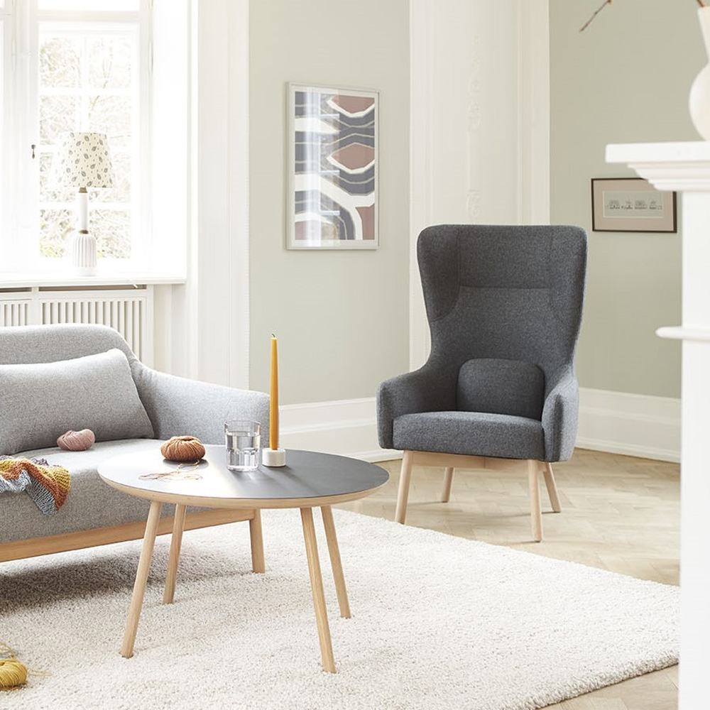 FDB_Möbler_L35_Gesja_nojatuoli_Synergy_Dark_grey_puujalat_02 - Edella FDB Møbler L35 Gesja nojatuoli lakattu tammi kangasverhoilu