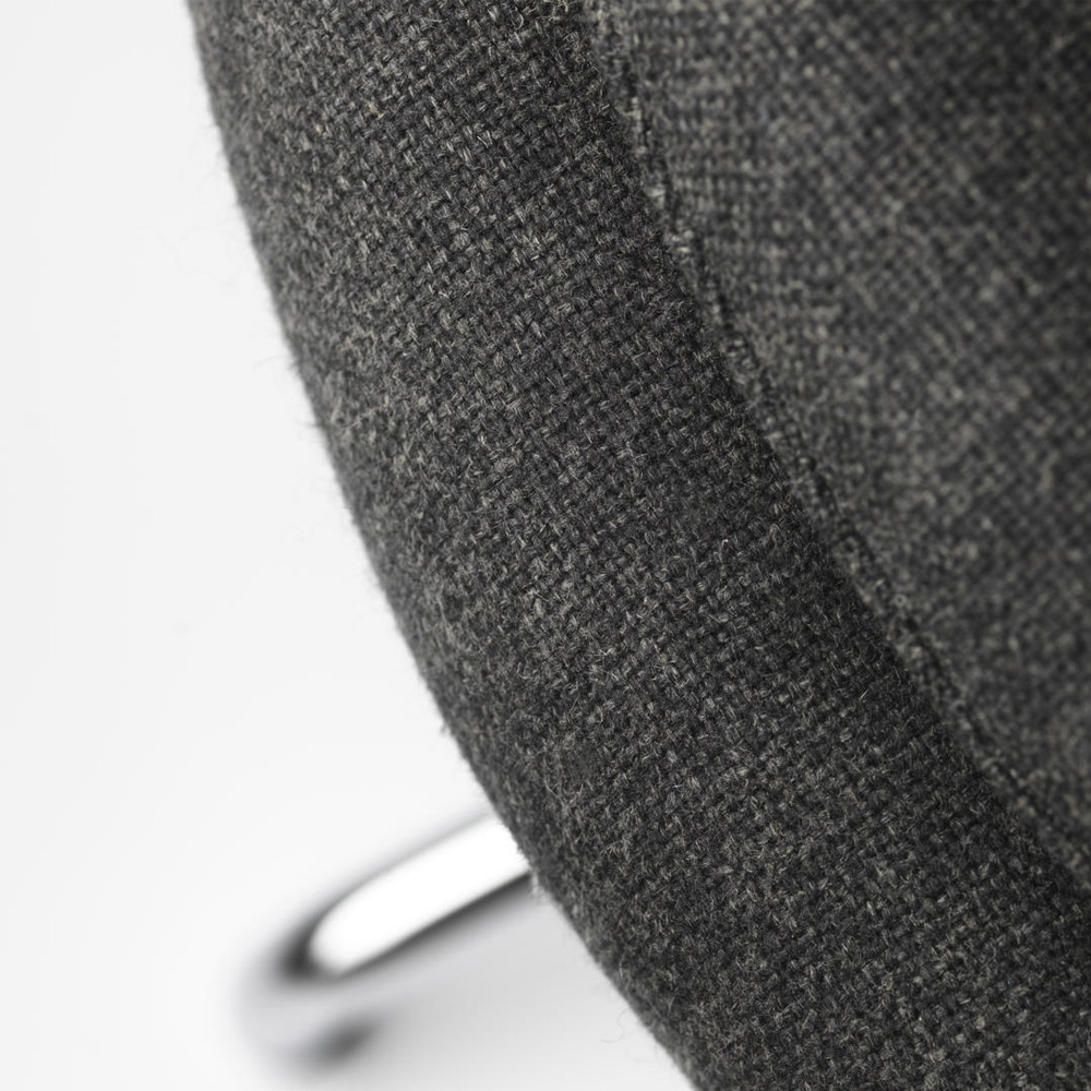 FDB_Möbler_L40_Bellamie_nojatuoli_Main_Line_Flax_Dark_grey_ristikko_04 - Edella FDB Møbler L40 Bellamie nojatuoli kromattu ristikko