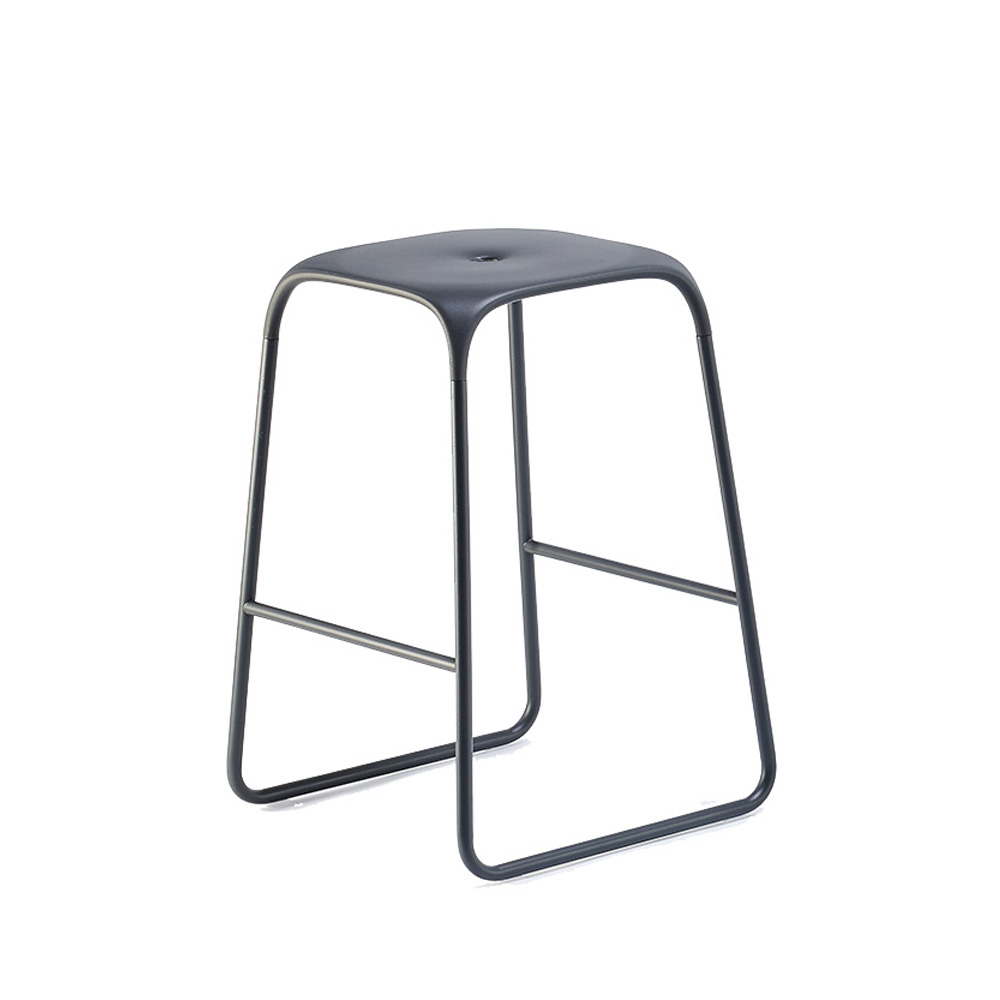 Infiniti_Bobo_Kitchen_Stool_matala_baarituoli_baarijakkara_kelkkajalat_03 - Edella Infiniti Bobo Kitchen Stool matala baarijakkara