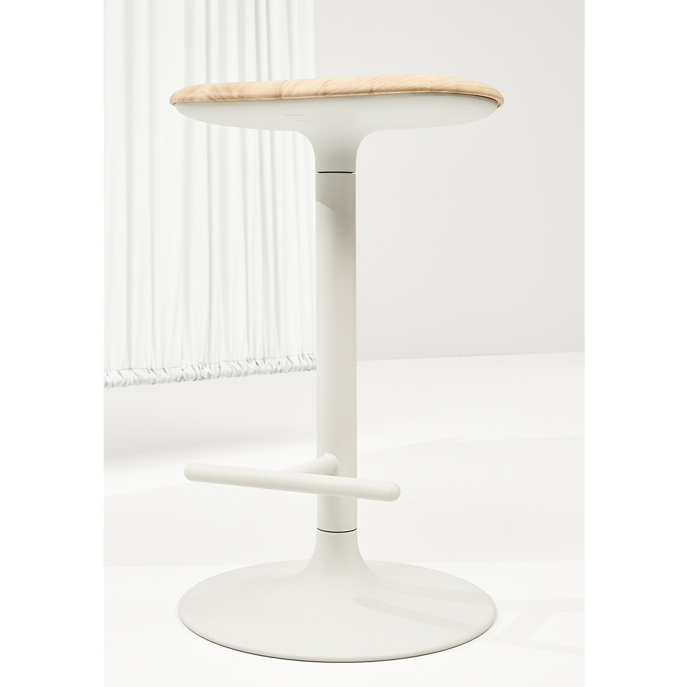 Infiniti Flink Wood Bar Stool korkea baarijakkara