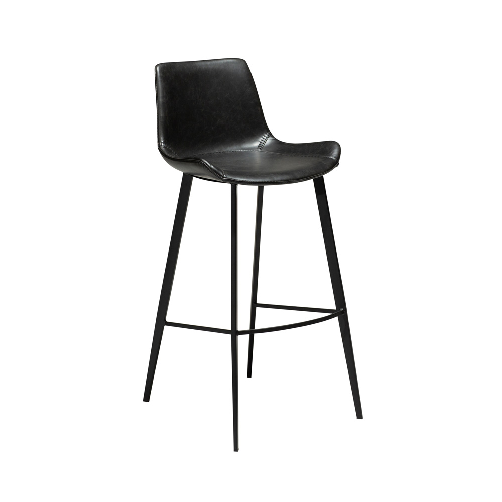 Danform_HYPE-BAR-STOOL_baarituoli_-vintage_black_art_leather_w_black_metal_legs_01 - Edella Dan-Form Hype Bar Stool baarituoli korkea keinonahka