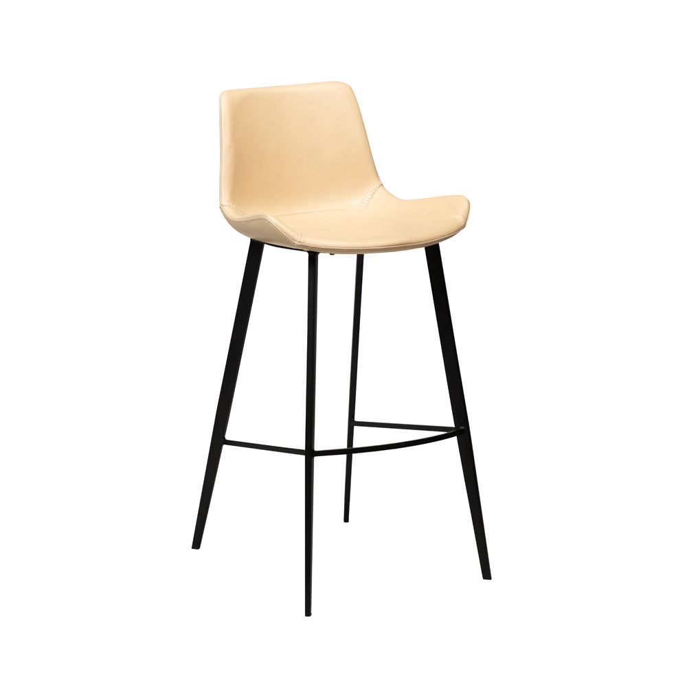 Danform_HYPE-BAR-STOOL_baarituoli_-vintage_ivory_art_leather_w_black_metal_legs_01 - Edella Dan-Form Hype Bar Stool baarituoli korkea keinonahka
